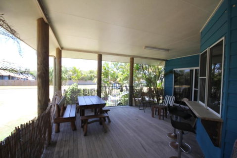 CASTAWAY BEACH HOUSE- NO Parties - NO Pets - Accommodation Sunshine Coast 3