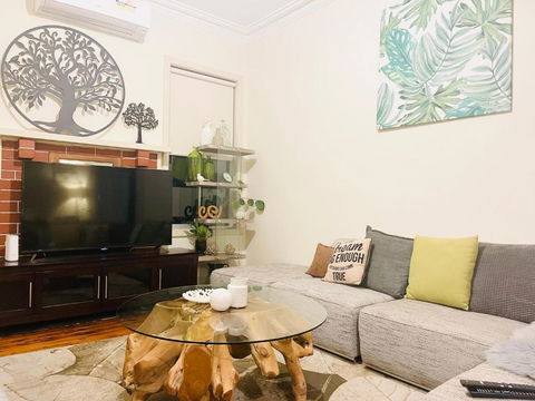 D108 Fantastic Sun Crescent Gathering - Accommodation Sunshine Coast 4