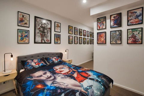 DC Vs Marvel Theme Ft Arcade Machine Pool Gym Sauna BBQ - Accommodation Sunshine Coast 3