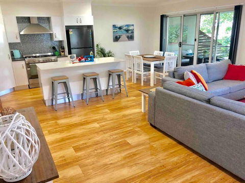DELUXE Escape! Central, NEW & Spacious 3 Bed - Accommodation Sunshine Coast 0