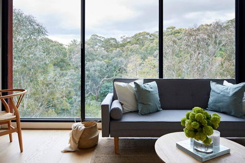 2BR Apt With Yarra River Views & Parking - Accommodation Sunshine Coast 1