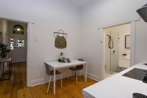2BR Cottage With Parking Close To Adelaide CBD - Accommodation Sunshine Coast 2
