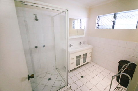 3 Bedroom Apartment // Spence St - Accommodation Sunshine Coast 2