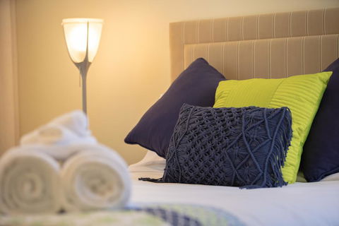3 Bedroom Ultimate Luxury Waterfront - Accommodation Sunshine Coast 2