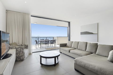 3 Bedroom Ultimate Luxury Waterfront - Accommodation Sunshine Coast 1