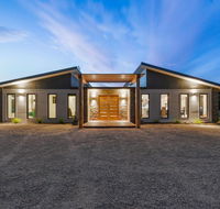 3 WISE MONKEYS MANSFIELD - Accommodation Sunshine Coast