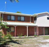 31 Bombala Crescent - Two storey home with covered outdoor deck fully fenced backyard. Pet friendly