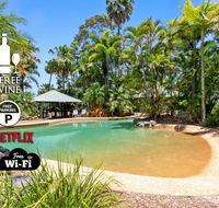 3BR Beach Escape AC Pool Tennis Wine Coffee Netflix - Accommodation Sunshine Coast