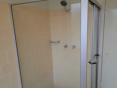4 'Adriana', 83 Ronald Avenue - Open Plan Living With Backyard - Accommodation Sunshine Coast 3