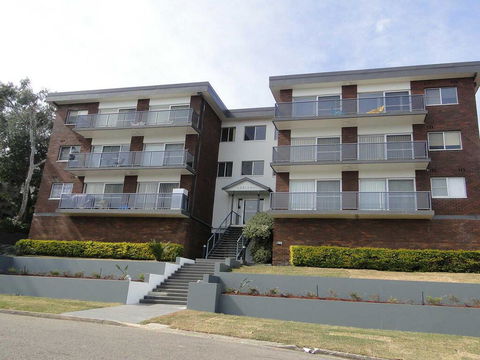 4 'Adriana', 83 Ronald Avenue - Open Plan Living With Backyard - Accommodation Sunshine Coast 0