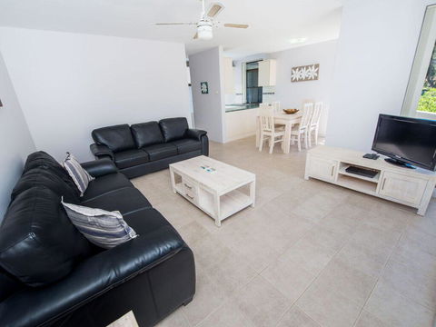 4 'Fleetwood' 63 Shoal Bay Rd - Air Conditioned Unit With Magnificent Water Views - Accommodation Sunshine Coast 2