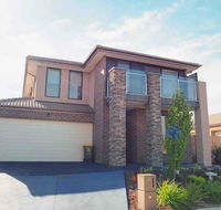 4 Bed 2 And A Half Bath Luxury Villa in Point Cook - Accommodation Sunshine Coast