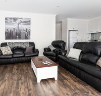 4 Bedroom Inner City Townhouse - SLEEPS 9  - Accommodation Sunshine Coast