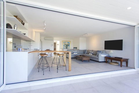 4/33 Noosa Drive - Accommodation Sunshine Coast 1