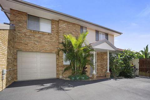44 Oaks Avenue, No:4 - Accommodation Sunshine Coast 0