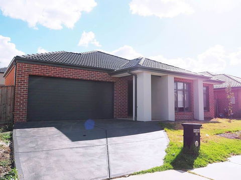 5 Bed 2 Bath Big House - Accommodation Sunshine Coast 0
