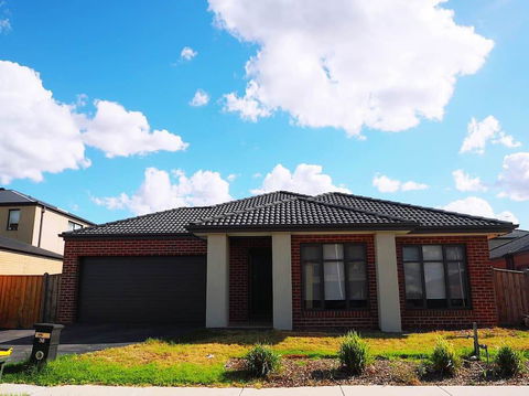 5 Bed 2 Bath Big House - Accommodation Sunshine Coast 1