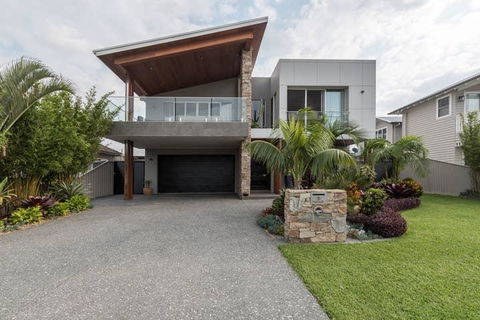 5 Liamina Avenue Apartment - Accommodation Sunshine Coast 0