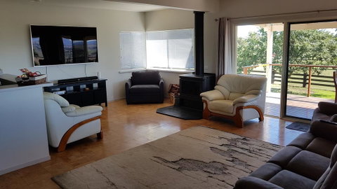 505 CONROD STRAIGHT MOUNT PANORAMA - Accommodation Sunshine Coast 3