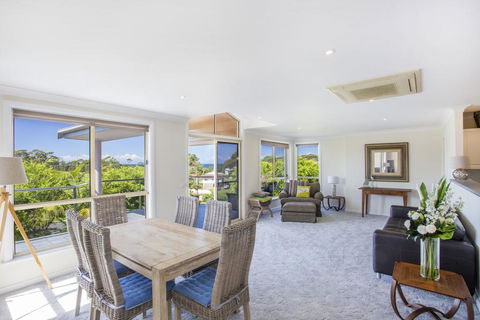 58 Seaview St - Summer Days - Accommodation Sunshine Coast 2