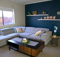 6 Bedrooms Contemporary Big House at Pakenhem - Accommodation Sunshine Coast