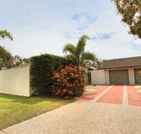 6 Petrie Ave Marcoola Pet Friendly Linen supplied - Accommodation Sunshine Coast