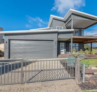 7 Graydens Road Ventnor with Spectacular views