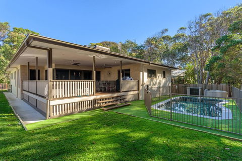7 Ibis Court - Spacious Family Home With Large Outdoor Area, Swimming Pool & Ample Parking - Accommodation Sunshine Coast 0
