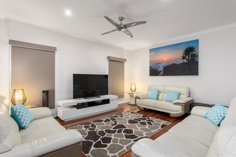 7 Ibis Court - Spacious Family Home With Large Outdoor Area, Swimming Pool & Ample Parking - Accommodation Sunshine Coast 2