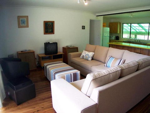 74 Ocean Parade - Accommodation Sunshine Coast 3
