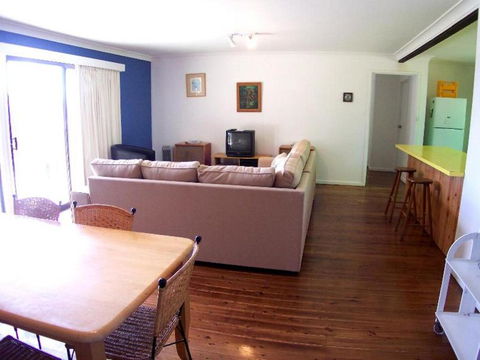 74 Ocean Parade - Accommodation Sunshine Coast 2