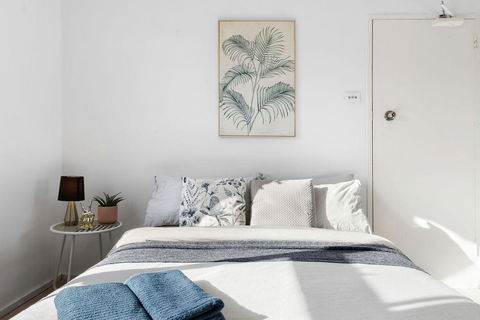 A Bright & Comfy Beach Studio, 5min Walk To Bondi Beach - Accommodation Sunshine Coast 3