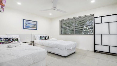 A Stylish Apartment With Noosa Views! - Unit 6 Yaringa 29 Noosa Drive - Accommodation Sunshine Coast 2