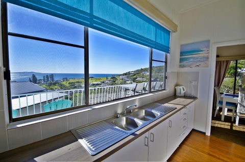 AAA Views, 2 View Street - Accommodation Sunshine Coast 2