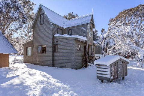 Aaragon - Accommodation Sunshine Coast 0