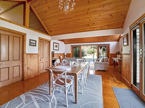 Abrahams On Bank - Accommodation Sunshine Coast 0