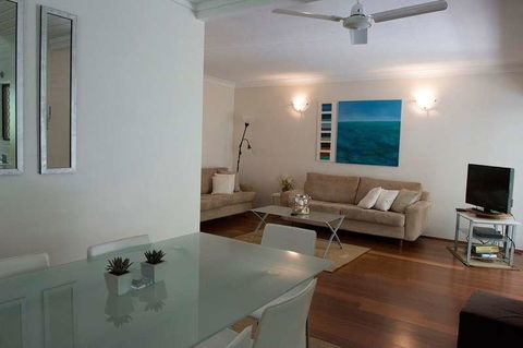 Absolute Beachfront - Mooloolaba - Accommodation Sunshine Coast 2