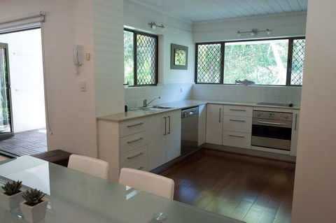 Absolute Beachfront - Mooloolaba - Accommodation Sunshine Coast 3