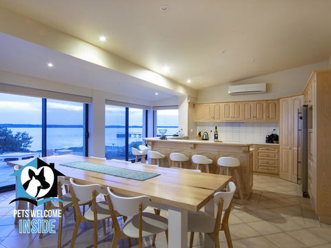 Absolute Water Frontage W/ Jetty + Boat Ramp - Accommodation Sunshine Coast 3