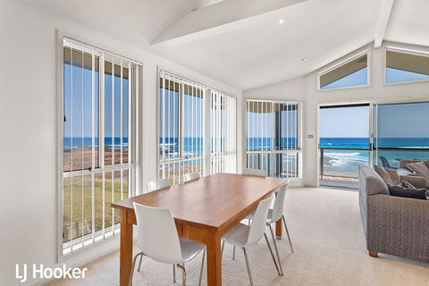 Absolute Waterfront @ Anna Bay - Accommodation Sunshine Coast 3