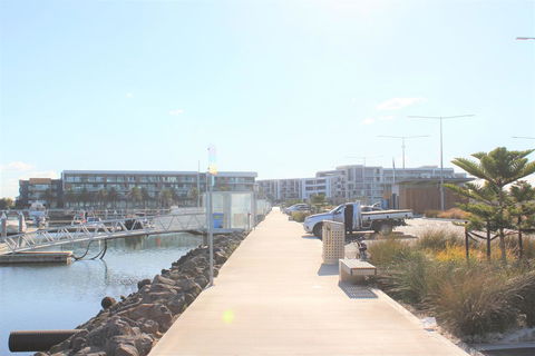 Absolute Waterfront Apt 319 Lighthouse - Accommodation Sunshine Coast 1