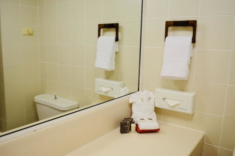 Acacia Court Hotel - Accommodation Sunshine Coast 3