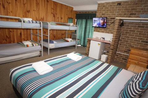 Acacia Snowy Motel - Accommodation Sunshine Coast 3