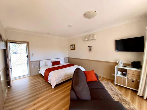 Accommodation Creek Cottages & Sundown View Suites - Accommodation Sunshine Coast 1
