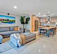 Adelaide 4 Bedroom House with Pool - Accommodation Sunshine Coast