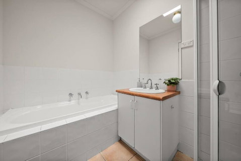 Doncaster East Home Walking To Shops Restaurants - Accommodation Sunshine Coast 3