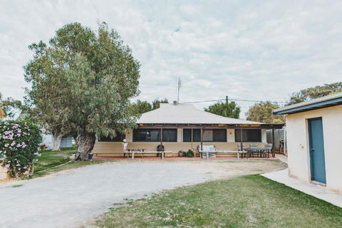 Dongara Hotel Motel - Accommodation Sunshine Coast 1