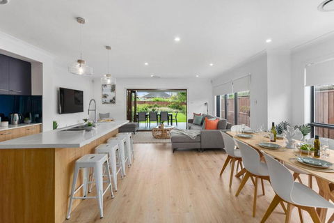 East Corrimal Escape - Beautiful Beachside Living - Accommodation Sunshine Coast 0
