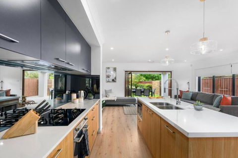 East Corrimal Escape - Beautiful Beachside Living - Accommodation Sunshine Coast 1
