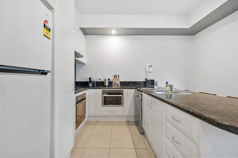 East Melbourne 2BR Apartment - Accommodation Sunshine Coast 4